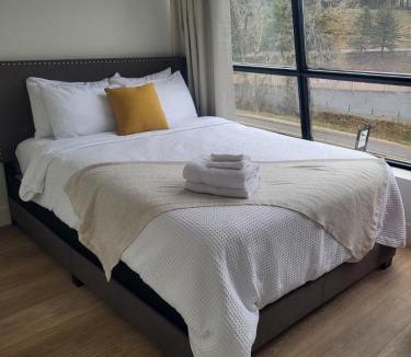 Kerr Gulch House | Modern condo with town and mountain views