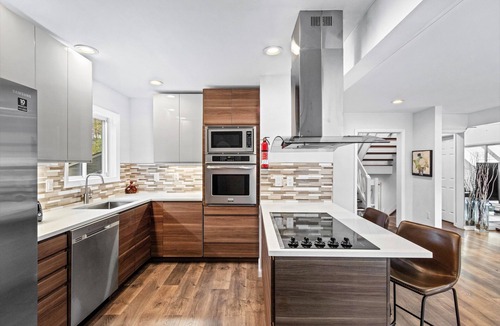 Bushkill House | Modern Creek-front House with Rooftop and Volleyball court