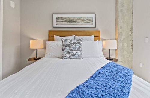 Navy Yard Apartment | Modern DC Haven w/Kitchen | Walk to Nationals Park | Rooftop Lounge | 2 Units