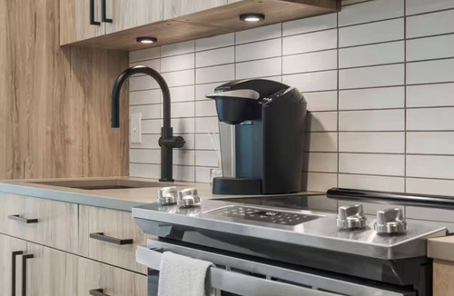 Navy Yard Apartment | Modern DC Haven w/Kitchen | Walk to Nationals Park | Rooftop Lounge | 2 Units