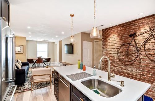 Powelton Village House | Modern Downtown Retreat 5BR-5Baths