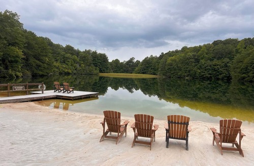 Lynn House | Modern Home with Mountain Views, Hot tub, Pool Table, and Gourmet Kitchen.