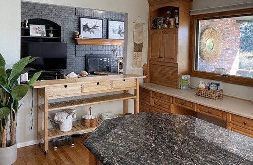 North Central Westminster House | Modern Huge 6BR Lake View.Mins to DT & Bldr.Pets,Hot tub. 20% disc! New listing