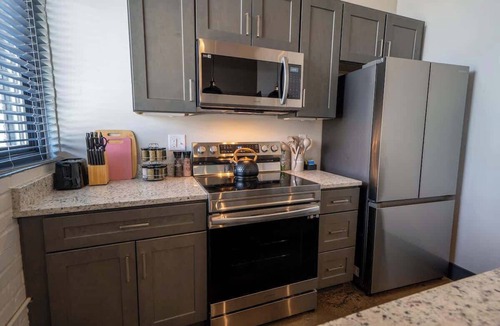 Buchanan Apartment | Modern King bed Apartment next to Brewery!
