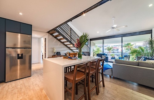 R Condo | Modern Loft - Walk to Beach, Shops & Groceries