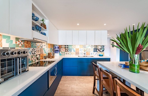 R Condo | Modern Loft - Walk to Beach, Shops & Groceries