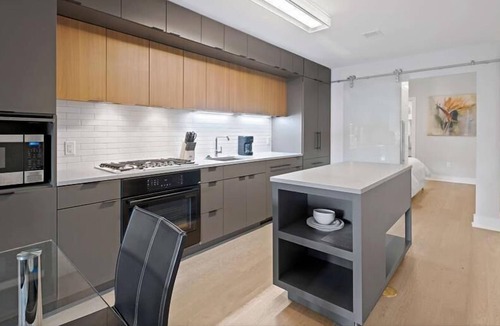 NoMa House | Modern & Spacious 2BR Balcony | Linens & Towels | near Metro and Shops