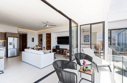 Bucerias Condo | Modern top floor condo w/Oceanview & Infinity Pool