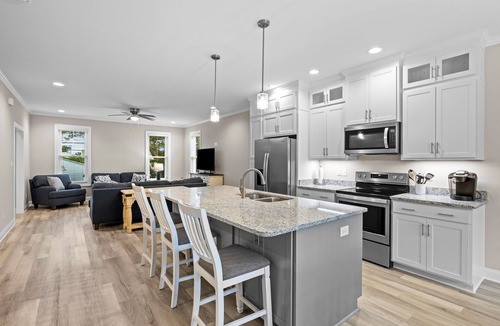 Morehead City House | Modern townhome near the beach with fast WiFi, balcony, central AC & private W/D