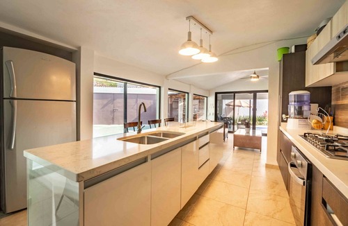 Xochitepec House | Modern Villa Family Fun Jacuzzi, Pool & Garden