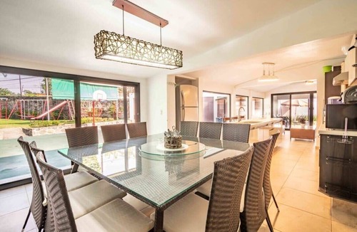 Xochitepec House | Modern Villa Family Fun Jacuzzi, Pool & Garden