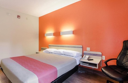 Bristol Hotel | Motel 6-Bristol, VA