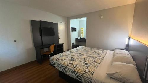 Modesto Hotel | Motel 6 Modesto, CA