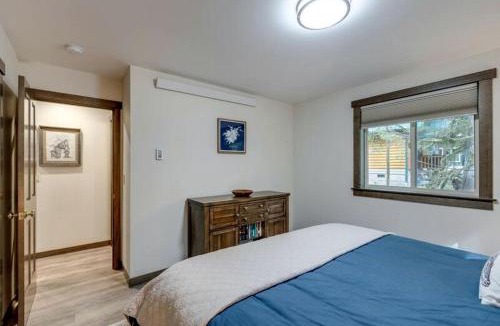 Warnick House | Mount Baker Cabin Retreat | Fireplace, Hot Tub & Views