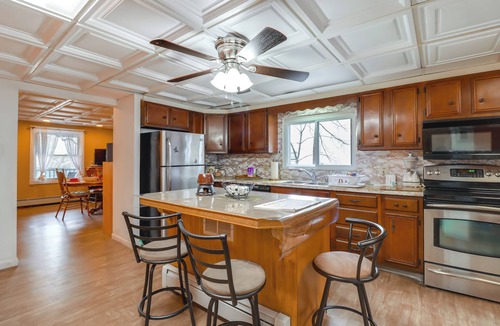 Nesquehoning Apartment | Mtn-View Balcony! All-Season Apt Near Jim Thorpe