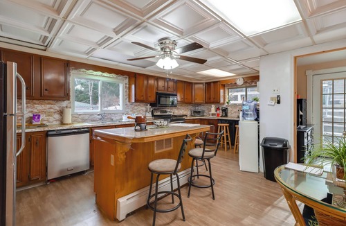 Nesquehoning Apartment | Mtn-View Balcony! All-Season Apt Near Jim Thorpe