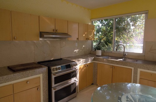 Atlatlahucan Villa | Casita Perla Heated Pool Volcano View Hot Tub King Bed Grill EV Organic Fruit