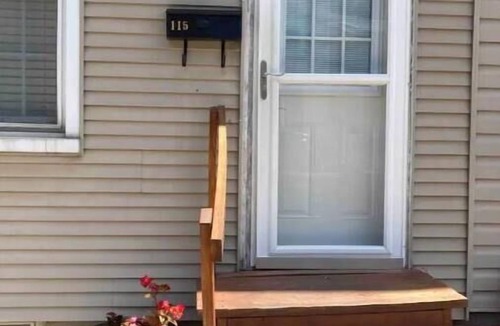 York Apartment | Near York expo center. It’s half a mile walk to the Carlisle ave entrance.