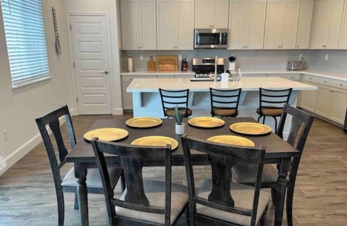 Roseville House | New Built corp housing insurance stays pet 30+daysH3