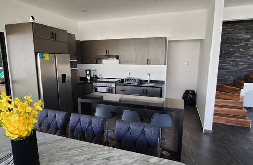 Tres de Mayo House | New! Casa Colibrí: Swimming pool and garden with games. Ideal for families