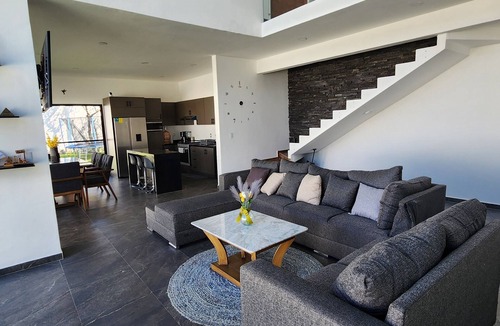 Tres de Mayo House | New! Casa Colibrí: Swimming pool and garden with games. Ideal for families