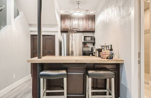 Twin Lakes Condo | New Centrally located Guest Suite w/Jacuzzi