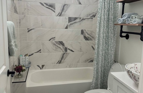 Wellborn House | New Construction 3-bedroom farmhouse in marvelous Wellborn, Florida with AC.