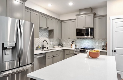 Bellingham House | New home on peaceful 5acr +hotub & dry sauna - Close to biking/hiking & downtown