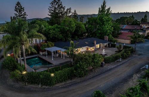 Geyserville House | New Listing Private Wine Estate - Pool And Tastings