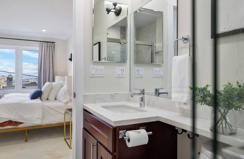 Westlake House | NEW! Peaceful 3BR w/KING bed+Parking #Nr SF & FWY