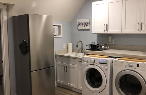 Dimond Apartment | New Remodeled Studio in Oakland's Dimond District
