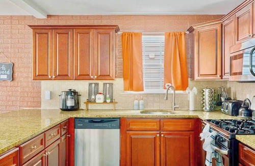 Newark House | Newark Gem | Entire Property | 6 BR | Sleeps 16