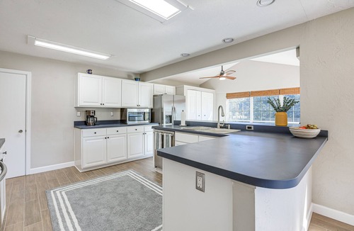 Newberry House | Newberry Home w/Deck on 10 Acres!