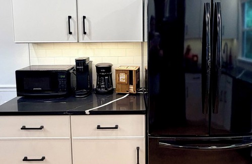 Lochearn House | NEWLY remodeled kitchen, bathrooms, and basement!
