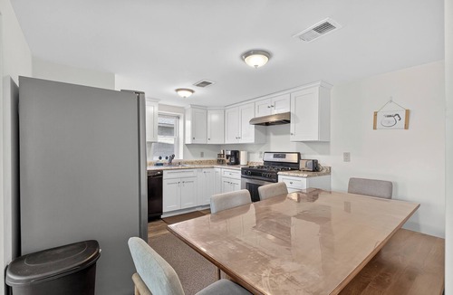 Middletown House | Newly Renovated Historic Middletown Home 15 min to Harris-Hershey!