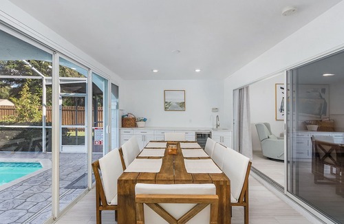McGregor House | Newly Updated! RiverView Retreat Historic Fort Myers, FL 10 guests, Spa & pool