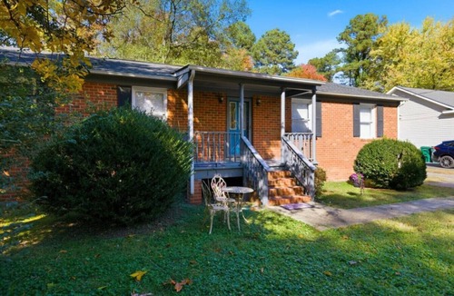 Dumbarton House | Next Stop: Comfort 3 BR Near Amtrak Station