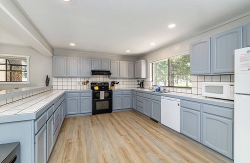 Truckee House | Northstar Caddyshack Location, Hot Tub, Shuffleboard, Arcades, Golf + NPOA Pass (Pool/Sauna/Gym)