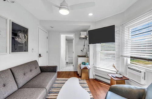 Wall Apartment | Ocean Grove 1BR w/2 Queens 2 Blocks to Beach & Main Ave | Near Asbury Boardwalk
