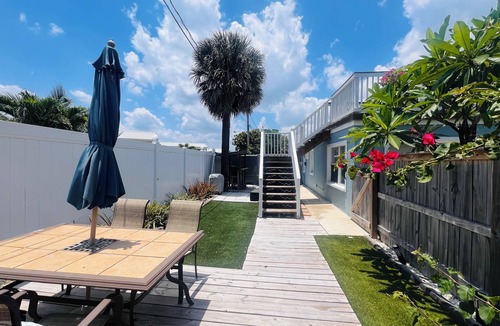 Interchange Square House | Ocean View Cottage with Rooftop Deck