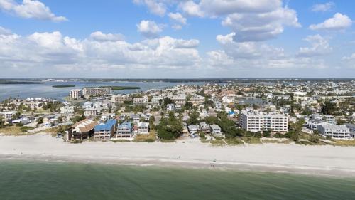 Treasure Island House | Ocean View-Private Pool-Large Rooftop Deck