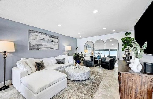 Michigan Beach Apartment | Oceanfront 2BR Penthouse with Balcony Views