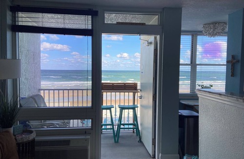 Bostwick Park Condo | Oceanfront! Beautiful views, private balcony, kitchen, free parking!