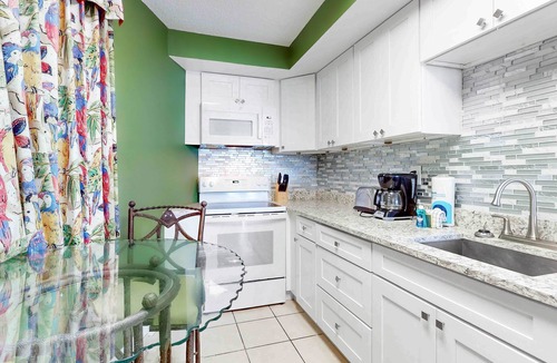 Lenox Park Condo | Oceanfront condo with views, beach access, pool, hot tub, game room & gym