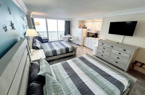 Ortona Park Apartment | Oceanfront Cozy condo w/private balcony, kitchen, pool, fitness center, beach