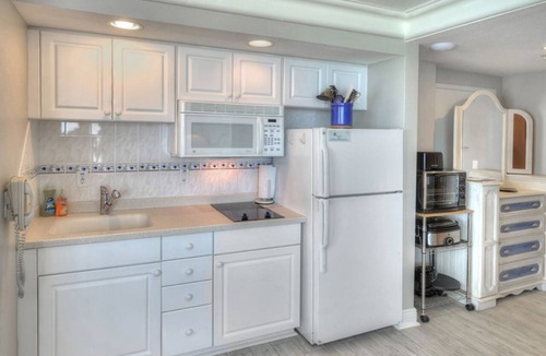 Ortona Park Condo | Oceanfront King Studio w/Balcony | Sunrise Views