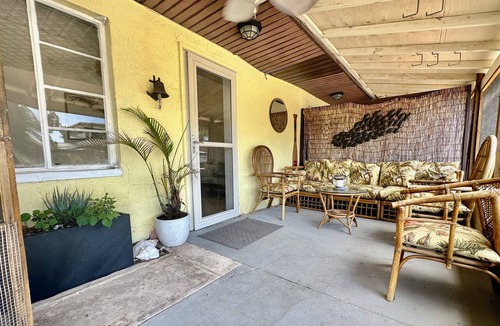 Aripeka Apartment | Old Florida bungalow on a tranquil Gulf Island Perfect for Couples or Anglers