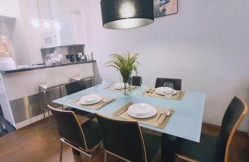 Cuauhtemoc Apartment | On Paseo de la Reforma, great location, luxurious, pool, gym