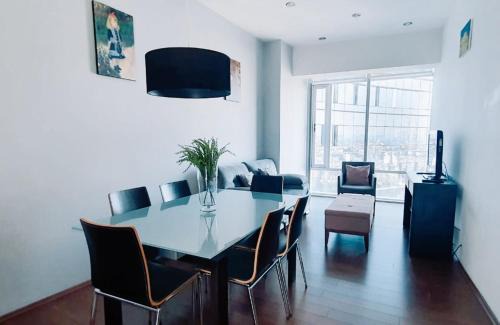 Cuauhtemoc Apartment | On Paseo de la Reforma, great location, luxurious, pool, gym