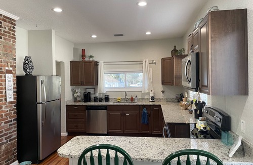 Historic District House | Only 2 blocks from all the action on Canal Street!